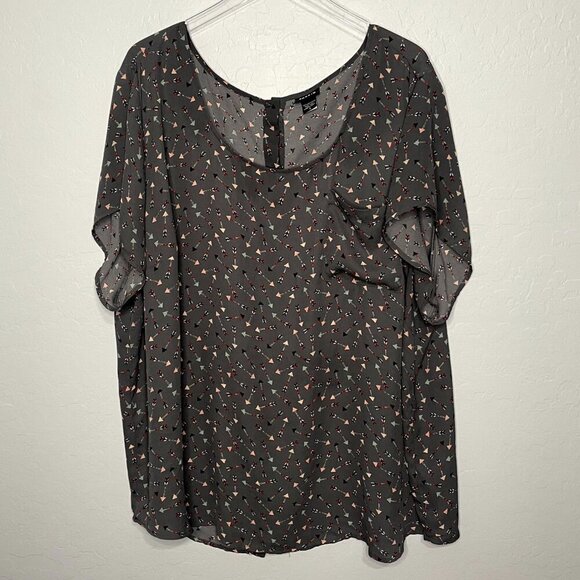Torrid Abbey Arrow Georgette Buton Back Gray Blouse Top 5 5X 28 - Picture 2 of 7